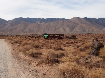 Trail to Fossil Falls
